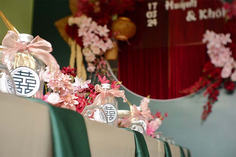 Trang trí gia tiên hoa lụa