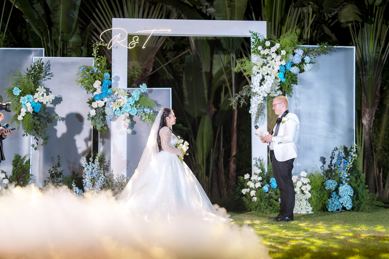 Trang trí tiệc cưới ngoài trời